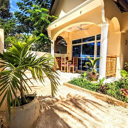 Mkadi Beach House Hotel Nungwi Buitenkant foto