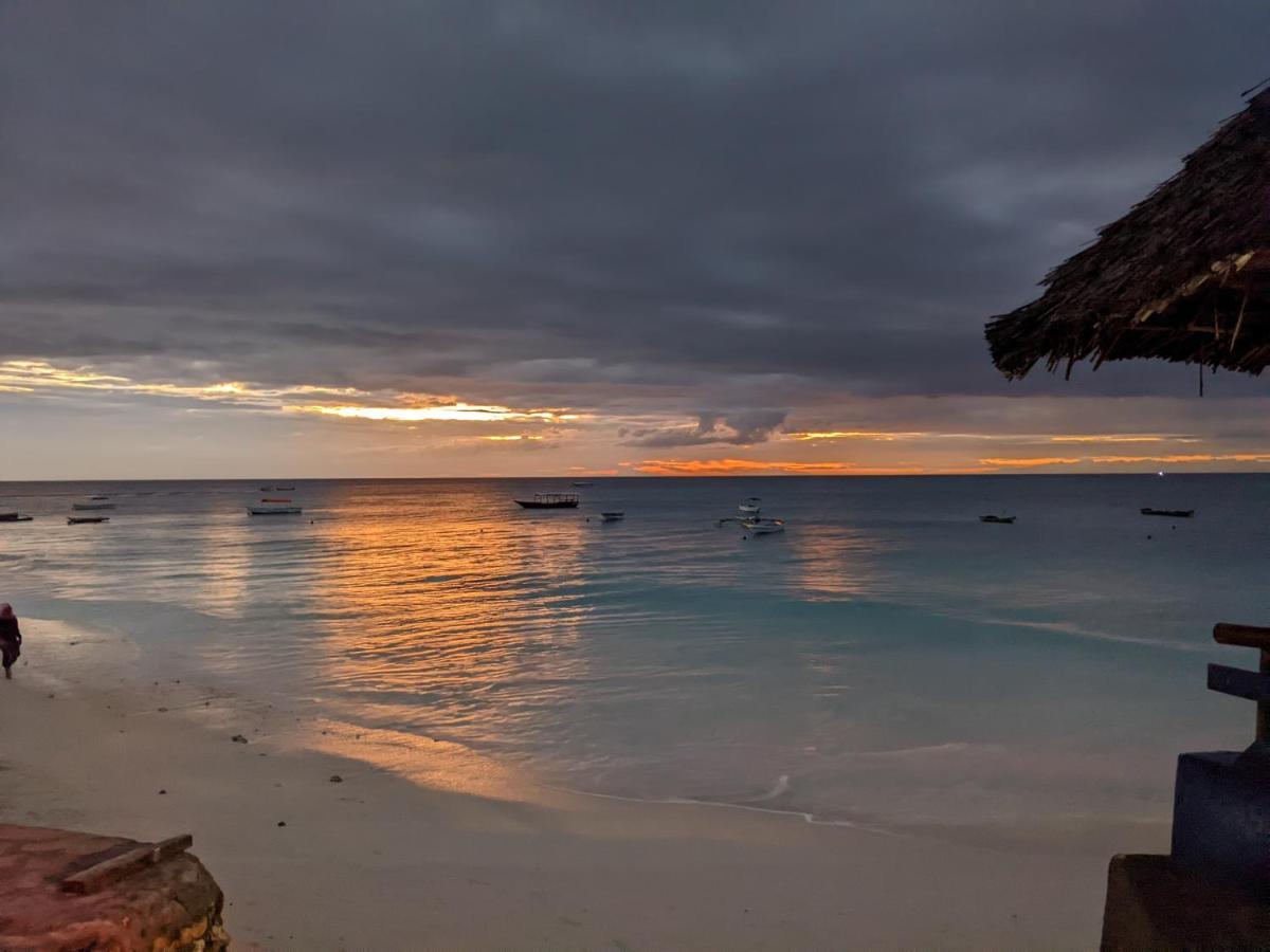 Mkadi Beach House Hotel Nungwi Buitenkant foto