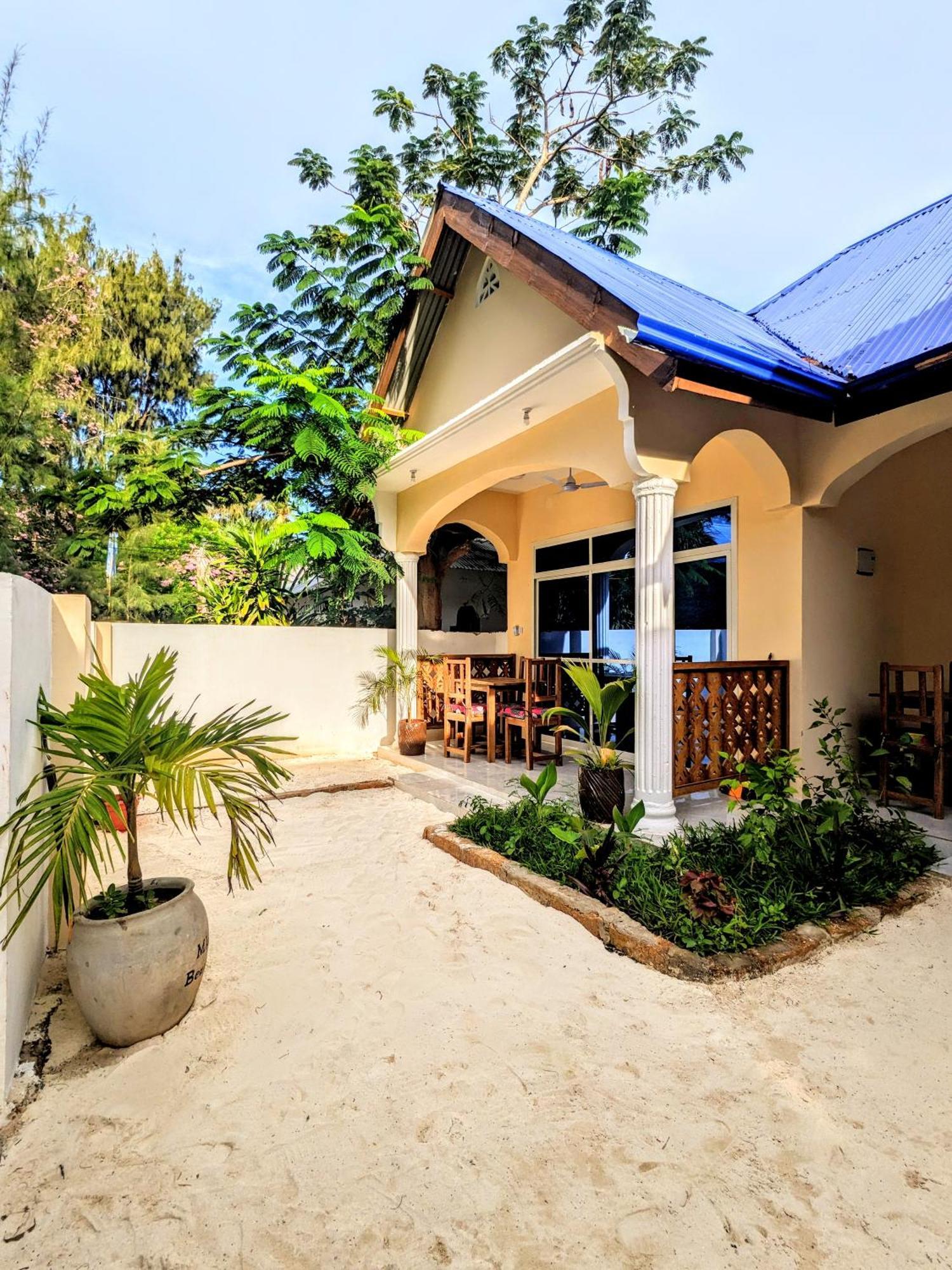 Mkadi Beach House Hotel Nungwi Buitenkant foto