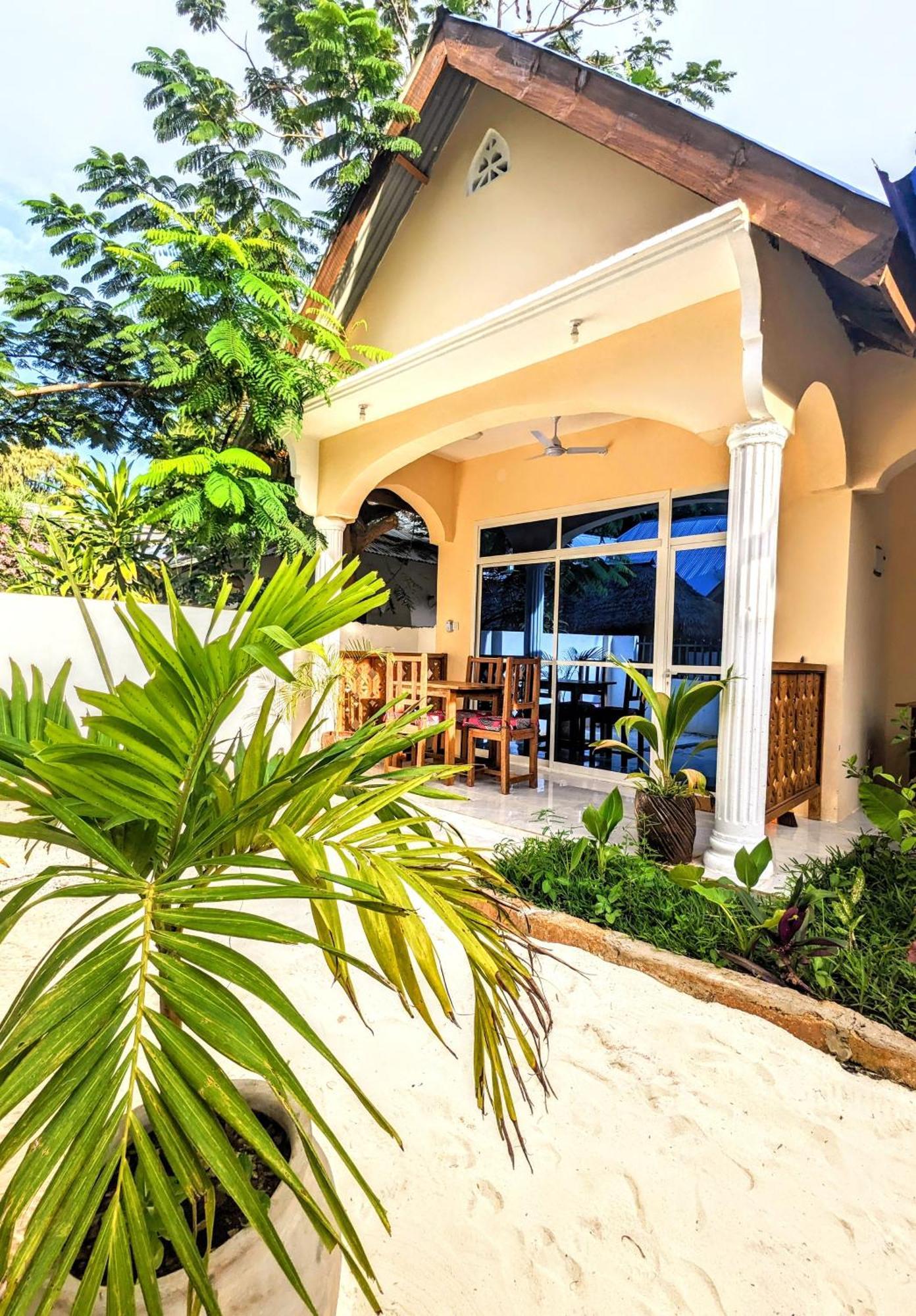 Mkadi Beach House Hotel Nungwi Buitenkant foto